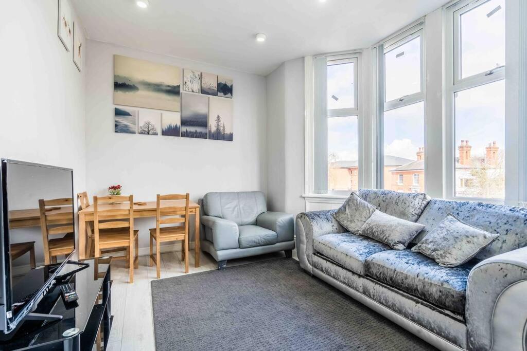 Modern Flat In Moseley With Free Parking Apartment Birmingham Exterior photo